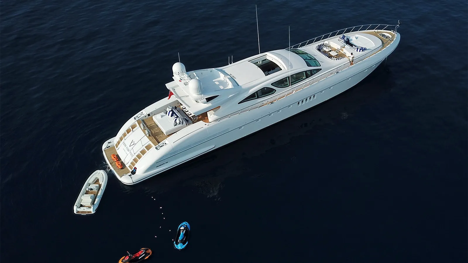 Veni Vidi Vici 39.65m Mangusta motor yacht charter French Riviera photo 04
