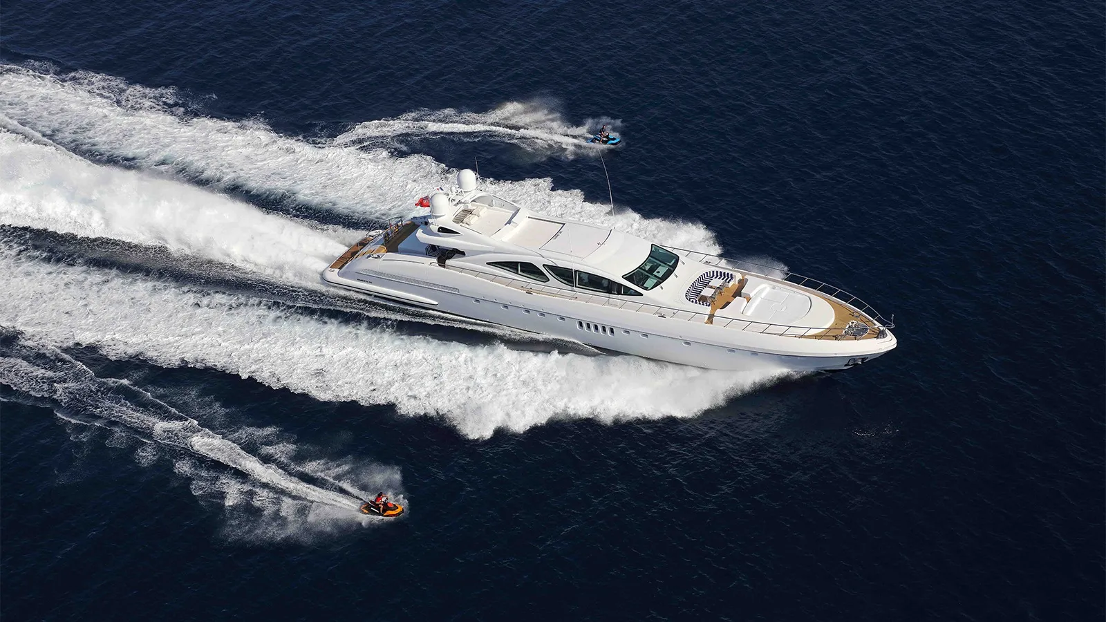 Veni Vidi Vici 39.65m Mangusta motor yacht charter French Riviera photo 05