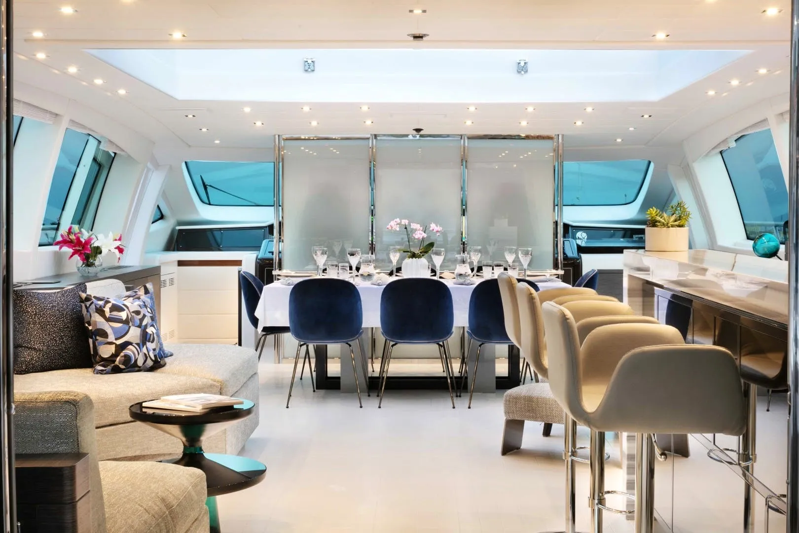 Veni Vidi Vici 39.65m Mangusta motor yacht charter French Riviera photo 08