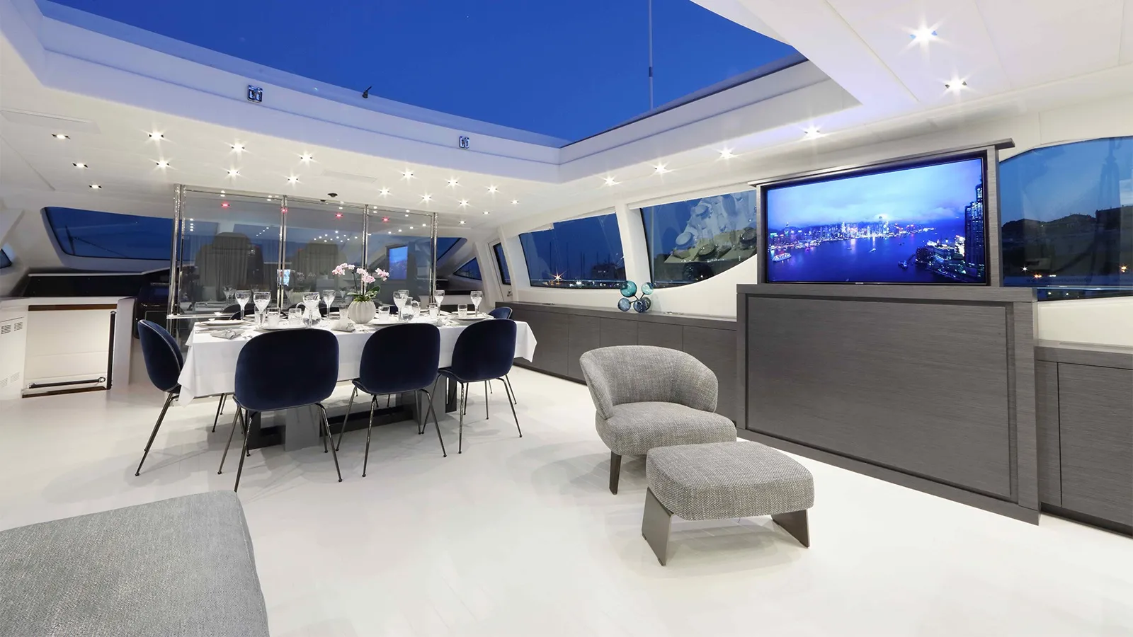 Veni Vidi Vici 39.65m Mangusta motor yacht charter French Riviera photo 09